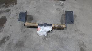 lot 15 image: Curt Tow Hitch