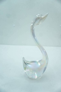 lot 4 image: Vintage Murano-Style Art Glass Swan Figurine. Iridescent clear glass