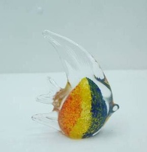 lot 7 image: Murano-Style Hand-Blown Art Glass Angel Fish Figurine
