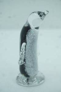 lot 15 image: Hoglund Art Glass Penguin Figurine. 3.5 tall