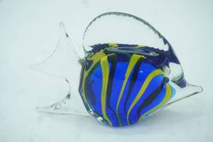 lot 19 image: Hand-Blown Art Glass Angelfish Figurine 4.5 long by 3.5tall
