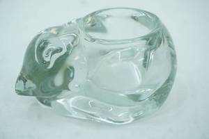 lot 23 image: Vintage Indiana Glass Sleeping Cat Votive Candle Holder