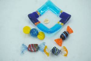 lot 29 image: Handmade Murano Glass Candies in a glass Dish