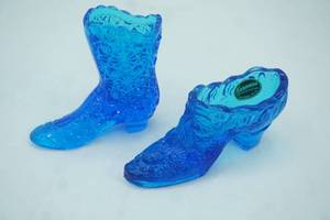 lot 43 image: Kanawha Glass Co. blue glass slipper wCabbage Rose Pattern Vintage Fenton Colonial Blue Glass Boot in Daisy & Button Pattern