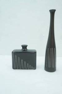 lot 46 image: Royal Haeger Larry Laslo Sgraffito Ceramic Vase Set.