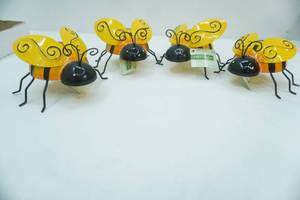 lot 54 image: Metal Bumble Bee Art Decor NEW with Tags. 4ct