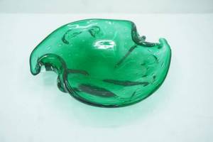 lot 55 image: Vintage Murano Emerald Green Glass Ashtray or Bowl.