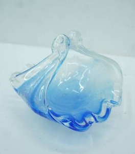 lot 56 image: Vintage Murano-Style Art Glass Basket Bowl 6 tall