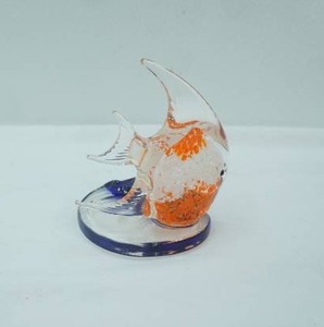 lot 64 image: PartyLite Bermuda Tropical Fish Art Glass Tealight Candle Holder
