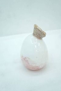 lot 67 image: Cupcake and Cashmere Glass Pink & White Egg Shelf Sitter wButterfly Accent