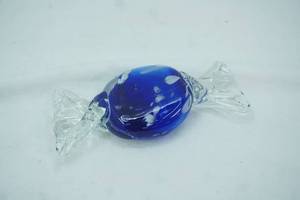 lot 70 image: Vintage Murano-Style Hand-Blown Art Glass Candy Paperweight