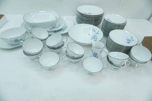 lot 80 image: Vintage 1970s Noritake Sylvia pattern China.