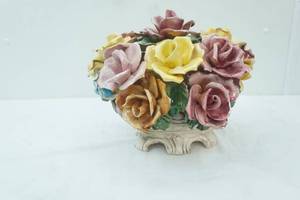 lot 83 image: Italian Capodimonte Porcelain Flower Basket Centerpiece