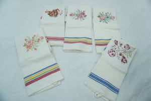 lot 86 image: 5 Embroidered Dish Towels NEW