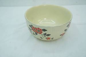 lot 110 image: Vintage Halls Superior Quality Kitchenware Radiance Mixing Bowl in the Red Poppy Pattern with Platinum Trim