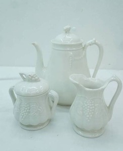 lot 114 image: Vintage Red-Cliff White Ironstone Sugar and Creamer & Antique H&C Cable & Ring White Ironstone Teapot