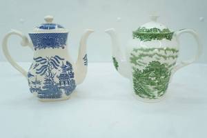 lot 116 image: Churchill Blue Willow Ironstone Coffee Pot & Alfred Meakin Staffordshire English Village Teapot