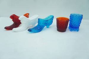 lot 125 image: Vintage Fenton Art Glass Slippers and Votive Candle Holders