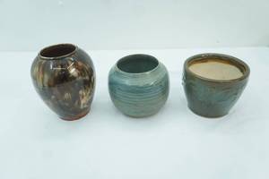 lot 129 image: Vintage 1930s Brush McCoy Art Pottery Vase, Pottery Planter, and Pottery Vase