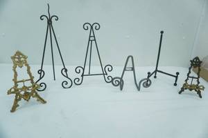 lot 148 image: Decorative Metal Plate & Art Display Stands