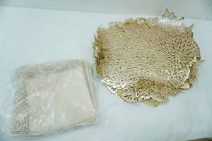 lot 166 image: Place Mats, lace and poly