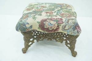 lot 171 image: Cast Iron Foot Rest