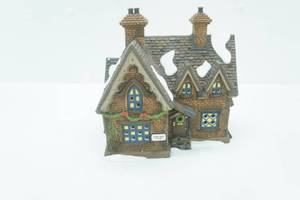 lot 198 image: Heritage Village Collection. Dickens Village Series Barmby Moor Cottage