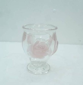 lot 212 image: Vintage Teleflora Clear glass vase with raised frosted pink roses,6