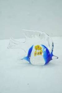 lot 221 image: Art Glass Hand  Blown angel fish, 6 x5