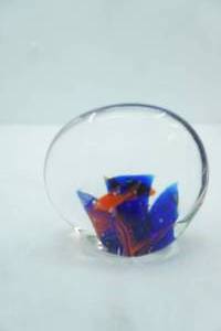 lot 225 image: Vintage Murano Art Glass Aquarium Fish Paperweight. 3x3