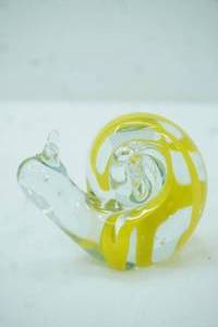 lot 231 image: Vintage Enesco Art Glass Snail Paperweight. 3.5 long by 3 tall