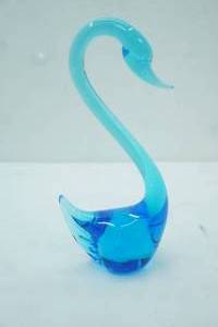 lot 234 image: Vintage Hand-Blown Blue Art Glass Swan Figurine 8 tall