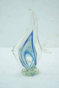 lot 191 image: Hand-Blown Art Glass Angel Fish Sculpture 8.5 tall