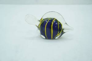 lot 192 image: Vintage Hand-Blown Art Glass Fish Figurine