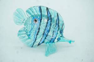 lot 193 image: Handmade Art Glass Tropical Fish Figurine. 3 long by 2.25 tall