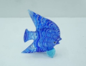 lot 194 image: Fitz & Floyd Glass Menagerie Angel Fish Figurine 2.5 long by 3 tall