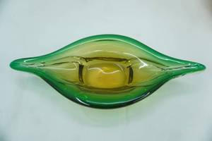 lot 257 image: Vintage Luciano Gaspari Murano Glass Gondola Bowl. 17x8x3
