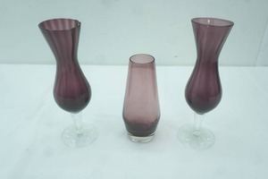 lot 263 image: Vintage Amethyst Purple Glass Vases