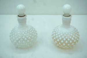 lot 265 image: Vintage Fenton Hobnail Opalescent Perfume Bottles