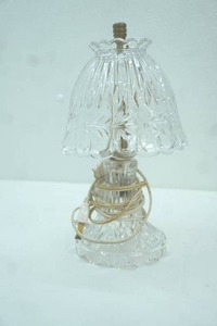 lot 312 image: Vintage Princess House Heritage Romance Collection Small Crystal  Electric Lamp