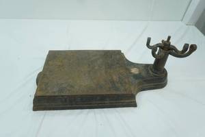 lot 327 image: Antique Cast Iron Scale