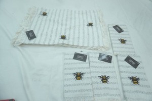 lot 338 image: NEW Market Square Linen Napkins and Placemats. Bumblebee Theme