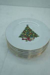 lot 343 image: Gold Rimmed Vintage Sea Gull Fine China Christmas Tree Dinner Plates