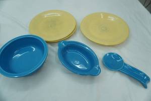 lot 346 image: Fiestaware Dinnerware and Serveware