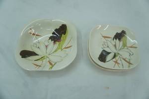 lot 351 image: Vintage Red Wing Pottery Lotus Pattern Bread and Butter Plates and Bowl