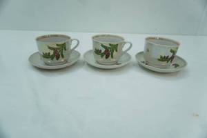 lot 354 image: Vintage Soviet-Era Lusterware Porcelain Teacups and Saucers. Made in USSR