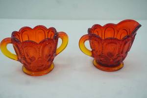 lot 359 image: L.E. Smith Moon and Stars Pattern Amberina Creamer and Sugar