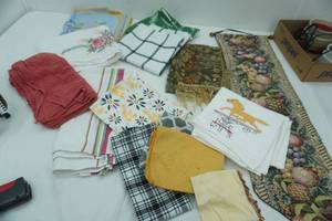 lot 361 image: Linens Lot