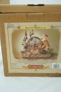 lot 370 image: Santa Claus Musical Waterglobe (working condition unknown)