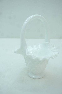 lot 382 image: Vintage Fenton White Milk Glass Hobnail Basket. 6 tall